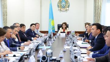 Үкіметте мемлекеттік тіл саясатын жүзеге асыру жөніндегі комиссияның отырысы өтті
