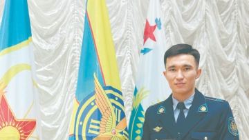 Сахна мен сапты қатар ұстаған