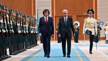 Тәуелсіздік сарайында елімізге ресми сапармен келген Грузия Премьер-министрін қарсы алу рәсімі өтті