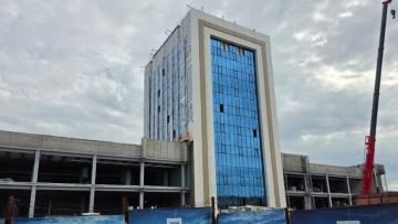 Көлік вице-министрі Жәнібек Тайжанов Астана-1 теміржол вокзалын жаңғырту жұмыстарының барысын тексерді