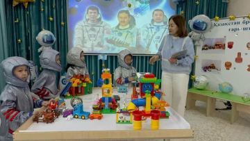 Балабақшада робот құрастыру үйретілуде