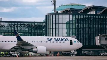 Астанада ұшақ бортында жанжал шығарған мас жолаушы 10 тәулікке қамалды