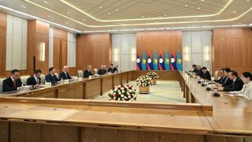 Қасым-Жомарт Тоқаев пен Тхонглун Сисулит кеңейтілген құрамда келіссөз жүргізді
