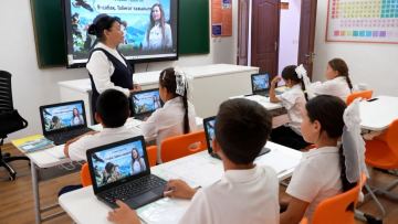 2028 жылғы шілдеге дейін еліміздегі 2,6 мыңнан астам шағын жинақты ауыл мектебі ЖИ енгізу жобасымен қамтылады