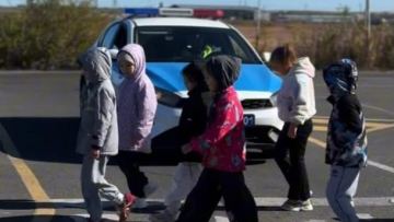 Бірінші сынып оқушыларына жол қозғалысы ережелері іс жүзінде көрсетілді