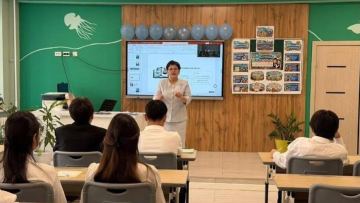 Елорда әкімі педагогтарды Ұстаздар күнімен құттықтады
