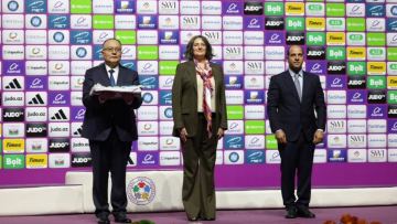 Әлем чемпионатының туы Қазақстанға ресми түрде табысталды