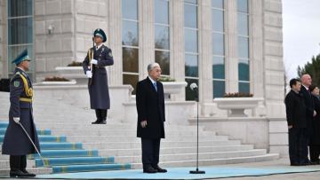 Президент Мемлекеттік ту көтеру рәсіміне қатысты