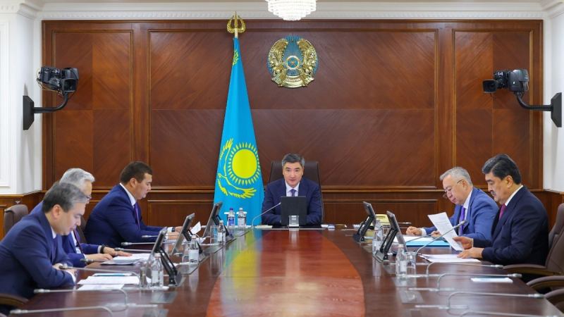 «Таза Қазақстан» Президент бастамасы Конституцияда белгіленген негізгі қағидат ретінде жүзеге асырылып жатыр — Олжас Бектенов
