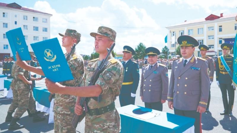Жас сарбаздар ант берді