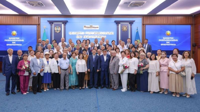 Бас Прокурор прокуратура органдарының ардагерлерімен «Заң мен Тәртіп» қағидатын іске асыру және жастарды тәрбиелеу мәселелерін талқылады