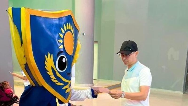 Астанадағы футбол матчы "Заң мен тәртіп" акциясымен басталды
