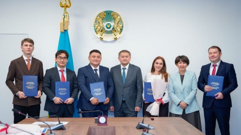 Жас ғалымдарға пәтер сертификаттары табысталды