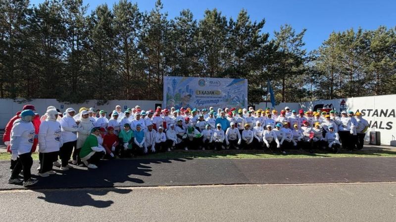 Нұра ауданында Қарттар күніне орай скандинавиялық жүрістен эстафета өтті