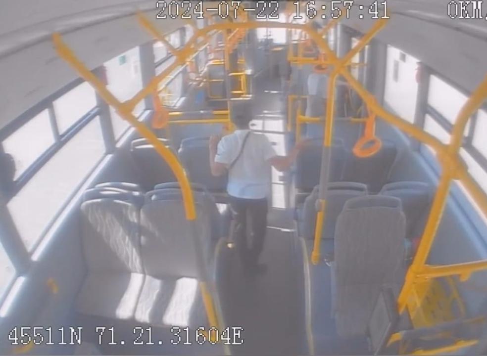 Автобустан табылған заттарды жүргізушіге тапсыру керек