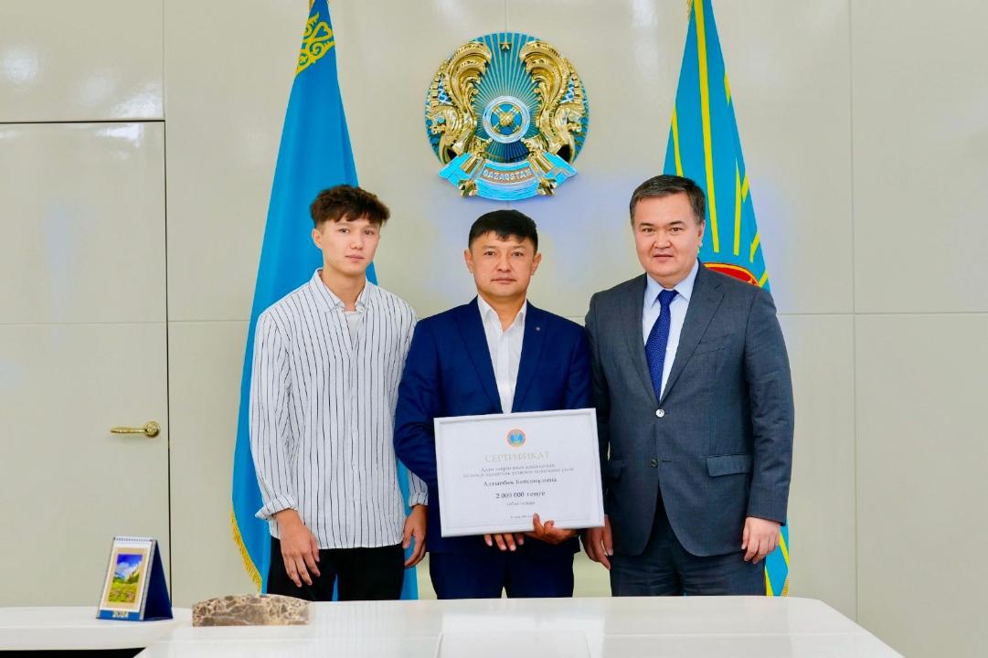 Бейбіт күннің батыры марапатталды