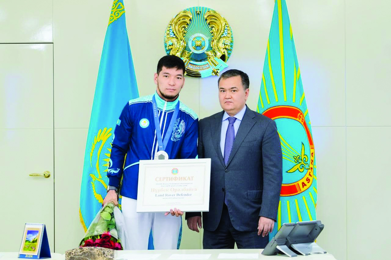 Нұрбек Оралбайға көлік мінгізді