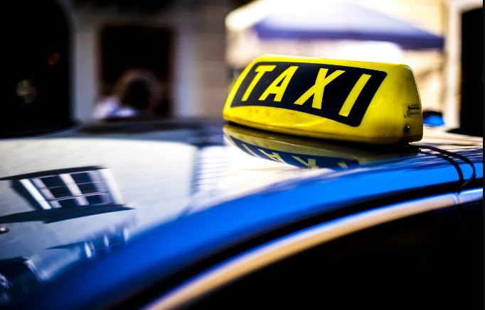 Такси жүргізушісі кәсіпкерді алдап кеткен