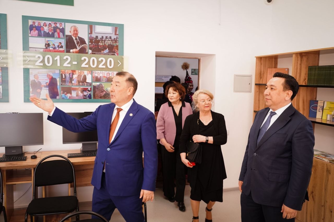 Елордалық университетте ғалым Михаил Спектор атындағы аудитория ашылды