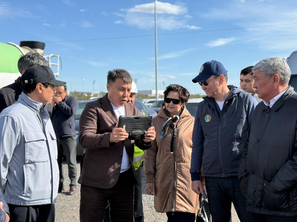 Мәслихат депутаттары Жол қозғалысын ұйымдастыру орталығының арнайы көліктерімен танысты