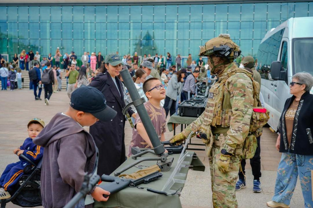 Астанада мерекелік ауқымды плац-концерт өтті