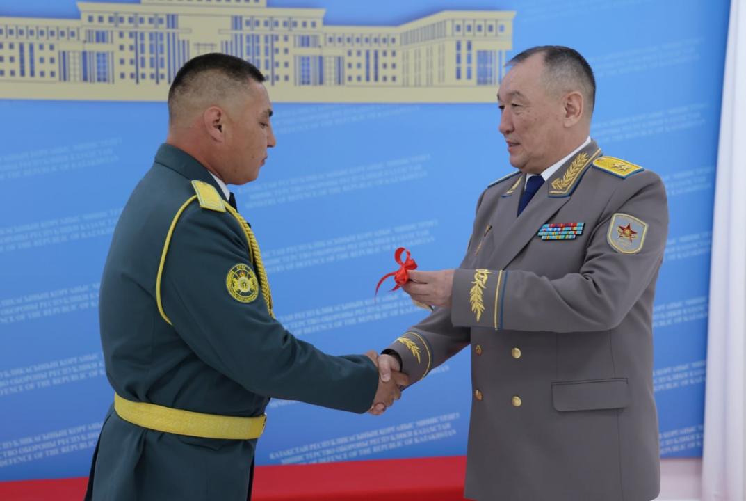 Отан қорғаушы күнінде әскери қызметшілер баспаналы болды
