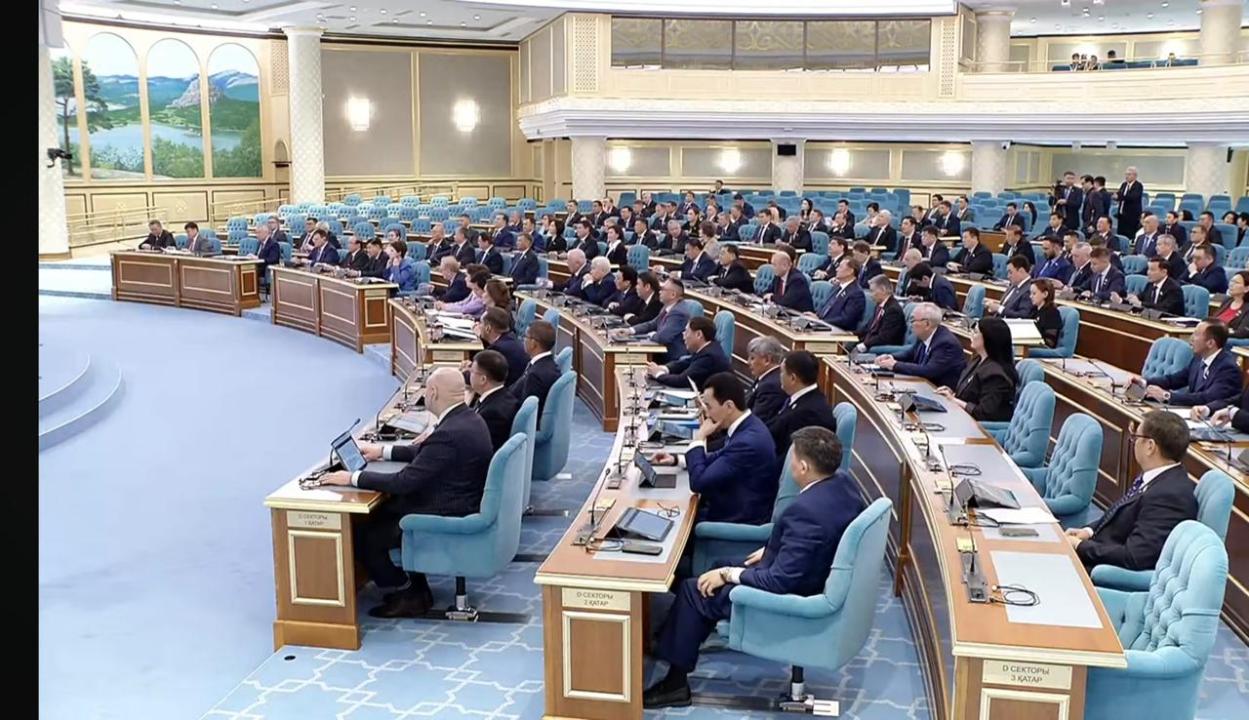 Мәжілісте «ҚР Президенті туралы» конституциялық заң жобасы таныстырылды