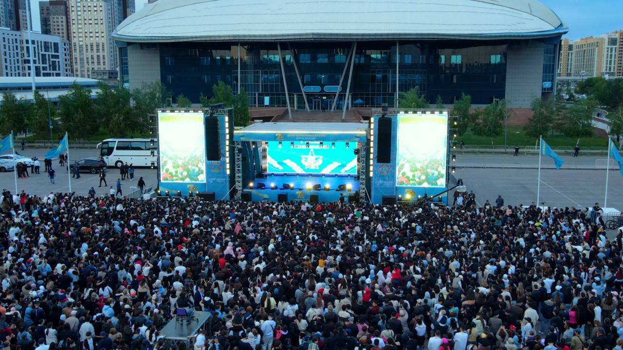 Мыңдаған елордалық Open Air концертін тамашалады