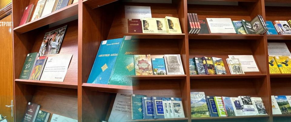 Астанада Олжас Сүлейменовтің 90 жылдығына арналған кітап көрмесі ашылды