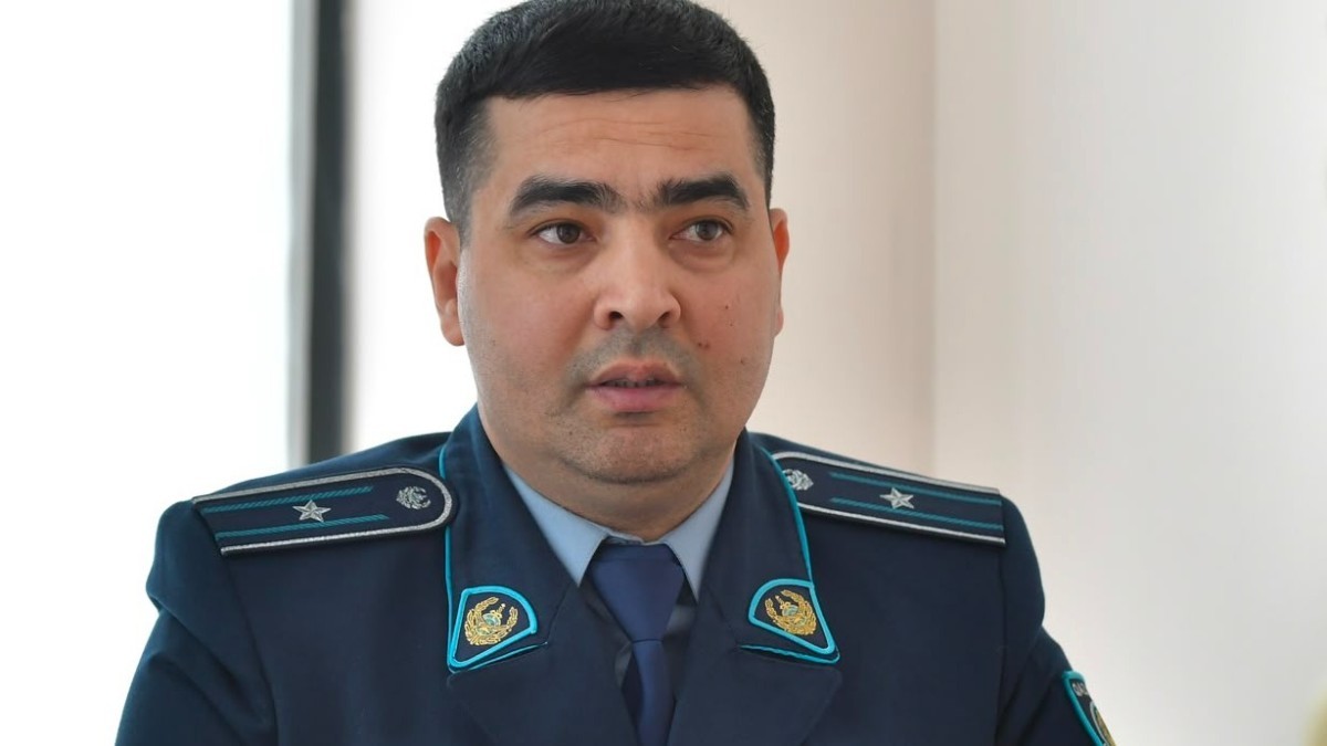 Қылмыс пен күрестің алдыңғы шебіндегі офицер