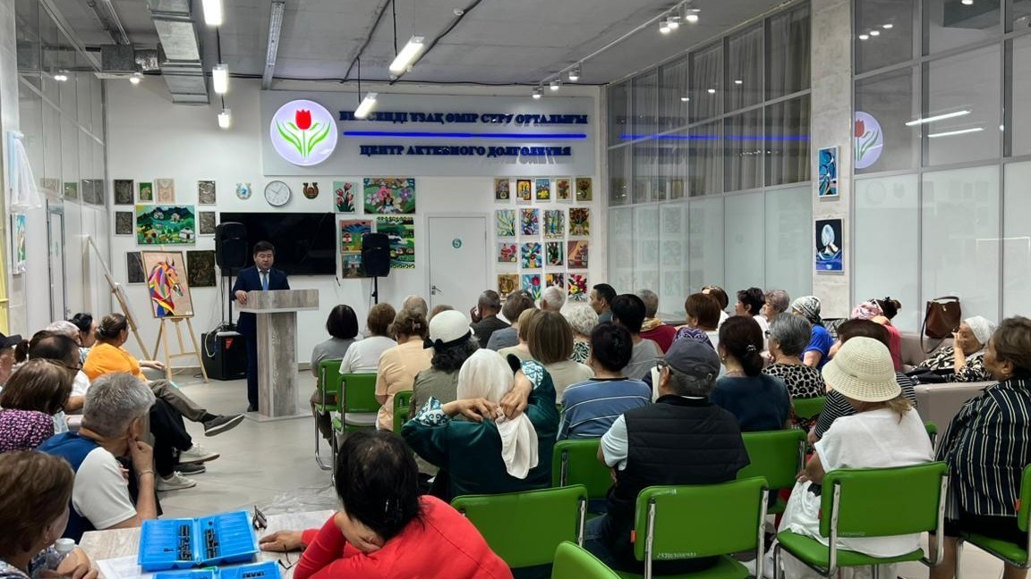 Зейнеткерлермен киберқауіпсіздік тақырыбында танымдық кездесу өтті