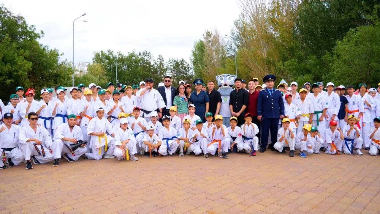 300-ге жуық жас спортшы бұқаралық жүгіру жарысына қатысты