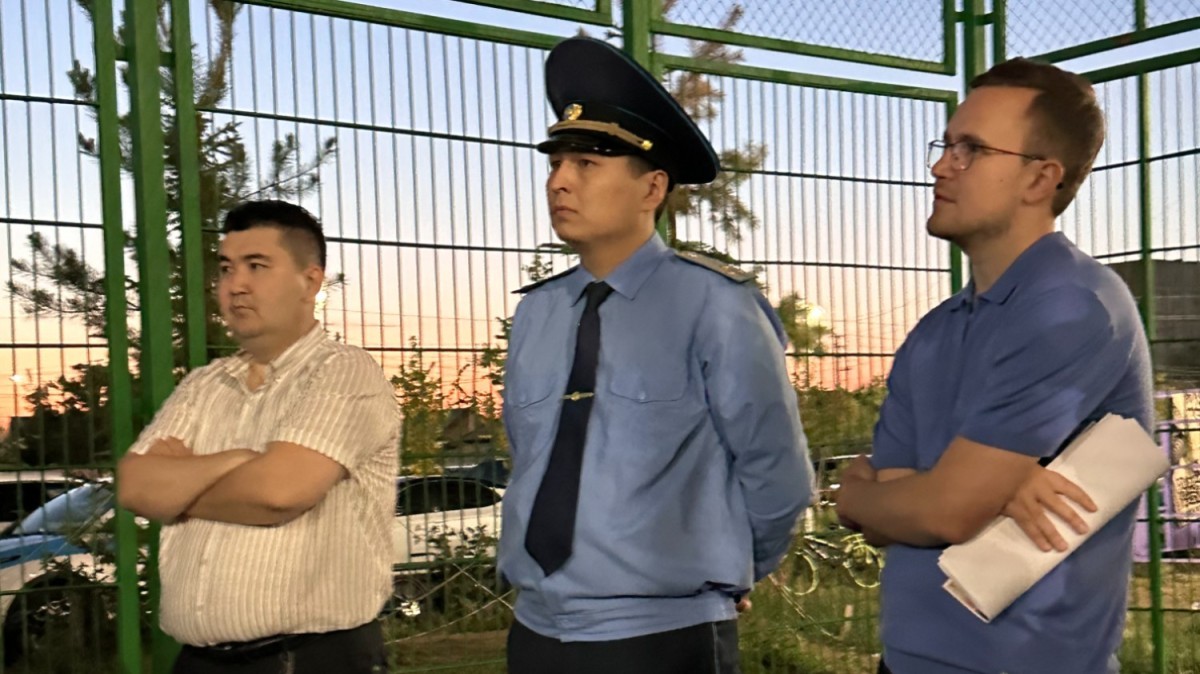 Прокурорлар балалардың терезеден құлап кетуінің алдын алу бойынша профилактикалық әңгіме өткізді