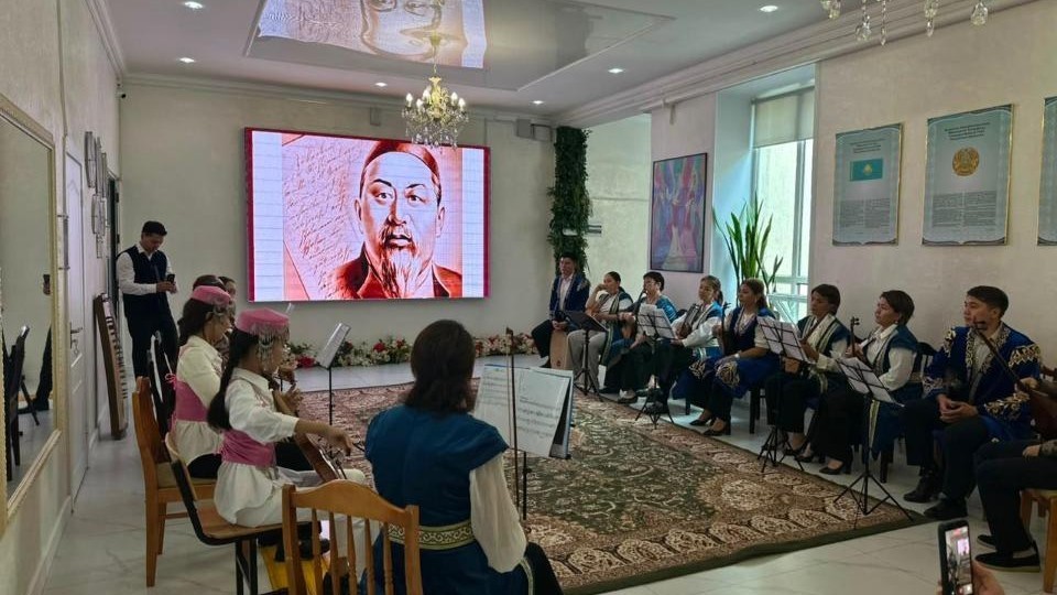 Абайдың туған күніне арналған «Көңілім әнді ұғады» кеші өтті