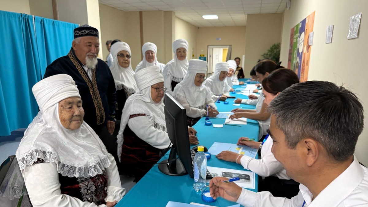 Сайлауға әндетіп келді