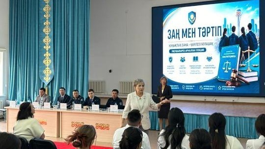 Жасөспірімдерге интернеттегі қауіп-қатер туралы түсіндірілді