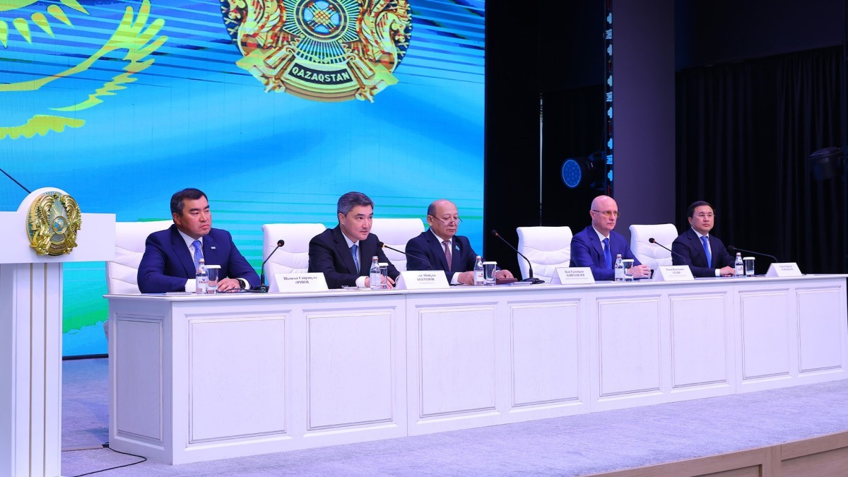 Олжас Бектенов Алматы облысының активіне өңірдің жаңа әкімін таныстырды