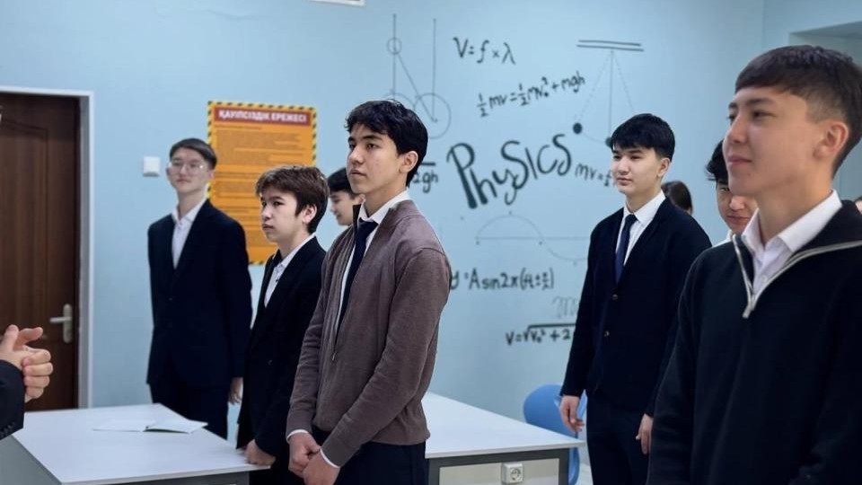 Оқушыларға құқықтары мен міндеттері ойын және квест арқылы түсіндіріледі