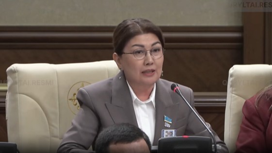 Құрылтайда студенттерге жатақханалардан орын беруде бірыңғай цифрлық платформаны енгізу туралы депутаттық сауал жолданды