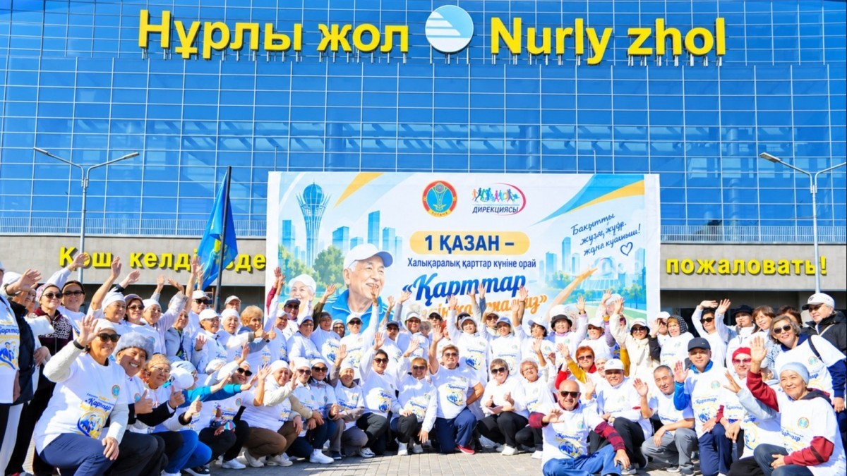 Қарттар флешмобқа қатысты