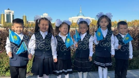 Балабақша бүлдіршіндері Республика күніне ән арнады