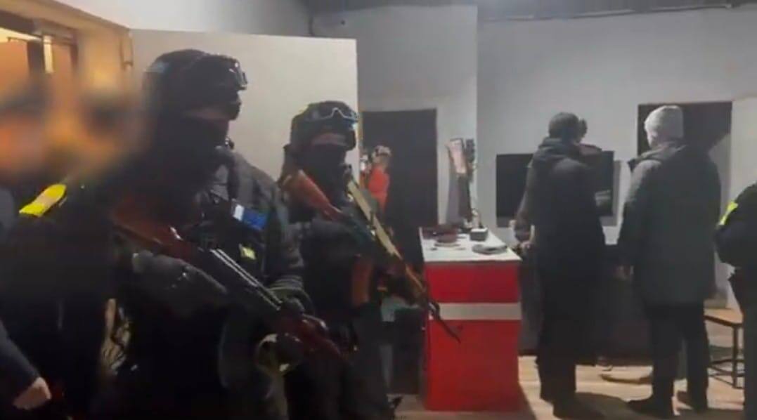 Есектегі ас үйде жетілген әйелдер