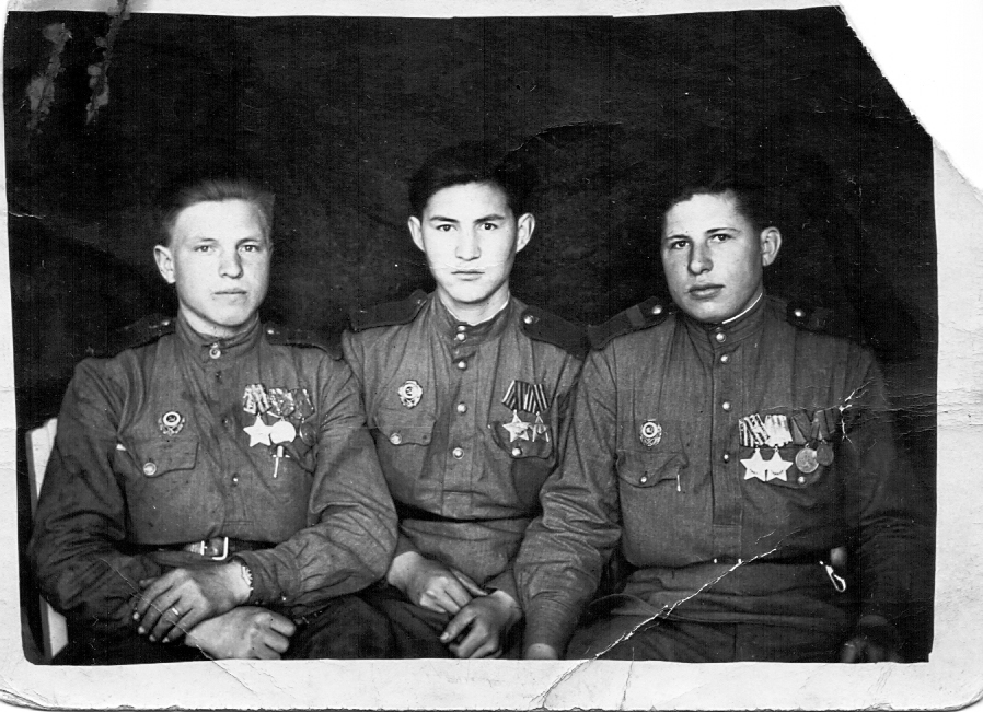 Порно ұлы кончает пизду