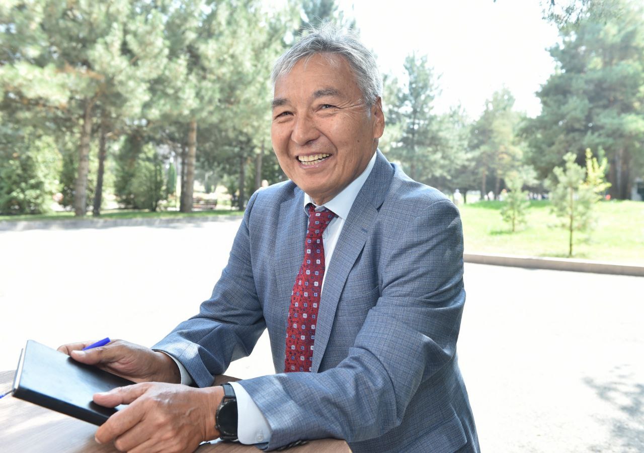 Жігіт қызды жұлып алды